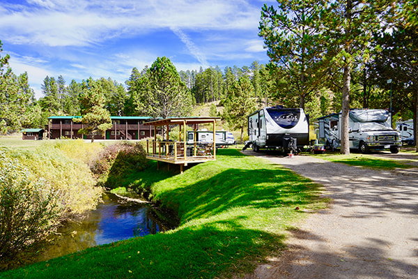 Campers at Larsson’s Crooked Creek RV Park