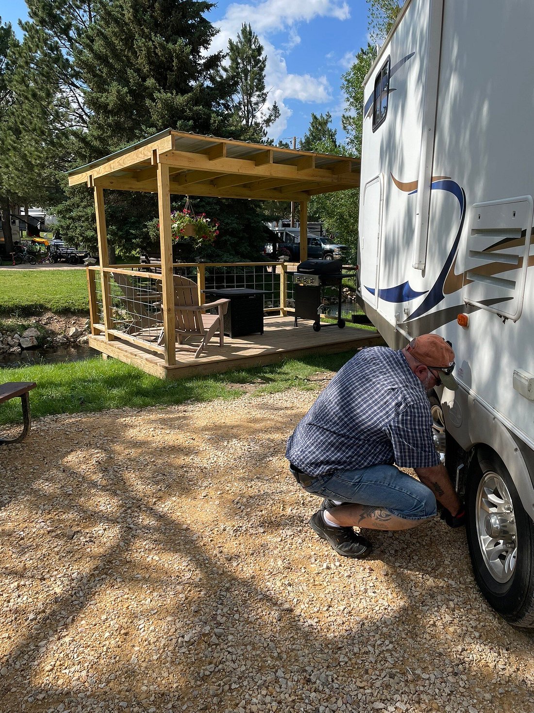 Man setting up camper